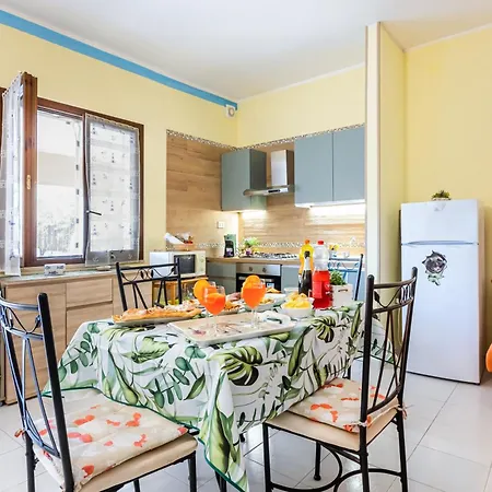 Guesthost - La Collina - Yellow Apartment! Apartmán Villasimius