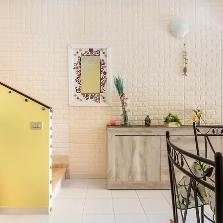 Guesthost - La Collina - Yellow Apartment!