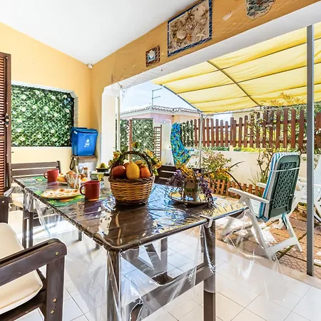 Guesthost - La Collina - Yellow Apartment! * Villasimius