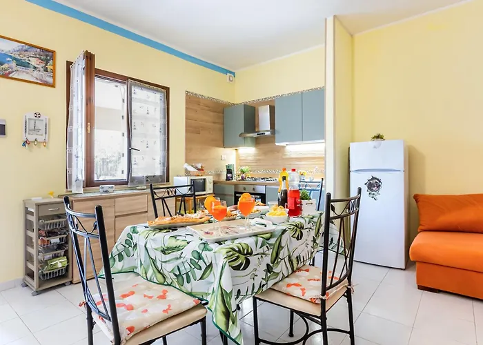 Guesthost - La Collina - Yellow Apartment! Apartament Villasimius