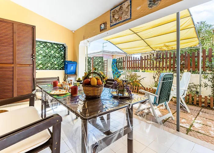 Guesthost - La Collina - Yellow Apartment! * Villasimius